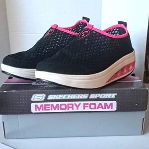 Skechers Black with Pink Trim Euro Size 41/ US 8 Slip On Mesh Uppers Lightweight